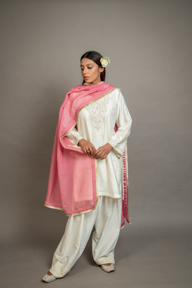 Mehfil-e-Awaz